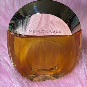 AVON ⭐️Memorable⭐️